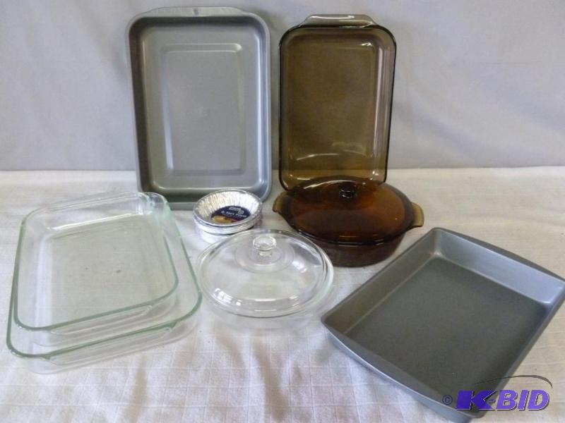 lot 71 image: Lot of kitchen items that includes glass cake...