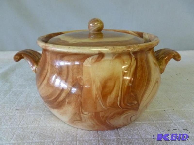 lot 73 image: Nice Ehil Canoy&nbspdouble handled bean pot ...