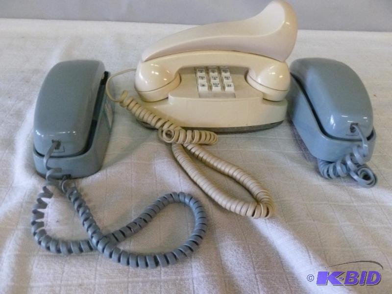 lot 83 image: Lot of three touch&nbsptone phones. ...