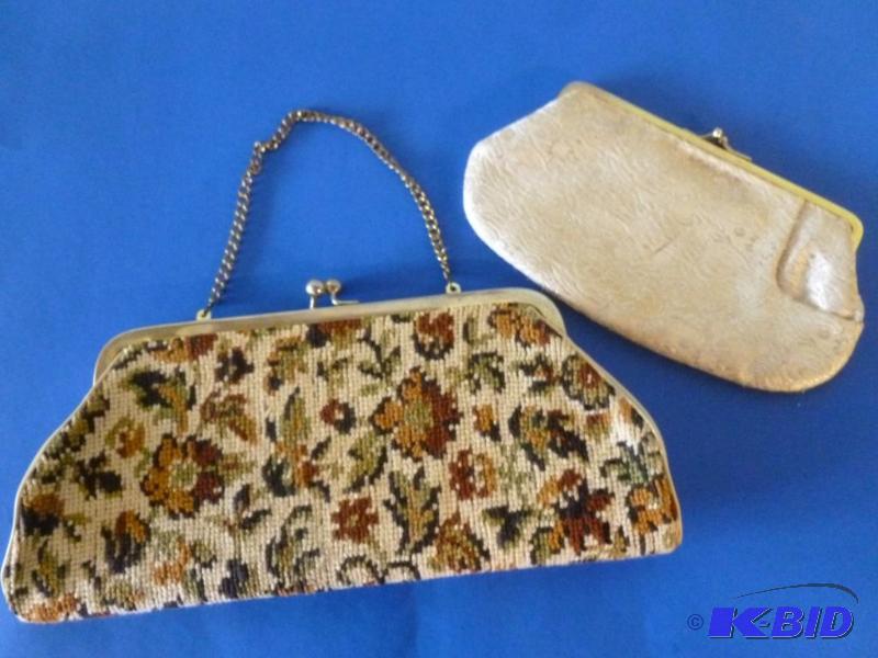 lot 85 image: This lot consists of a vintage gold colored c...