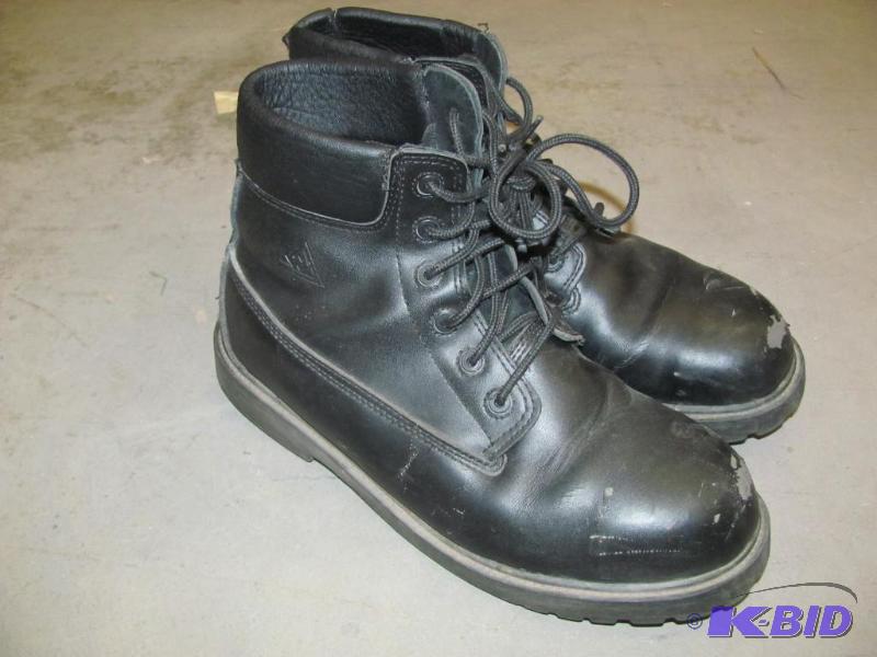 These WELLCO Steel Safety Toe Work Boots have...