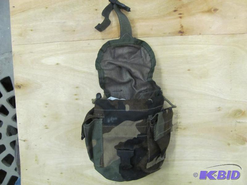 This Quart-Size Pouch with Woodland Camo woul...