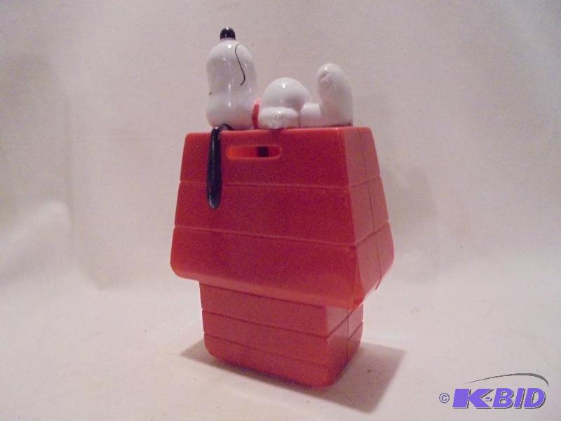 lot 116 image: Vintage Snoopy 1968 coin bank. ...