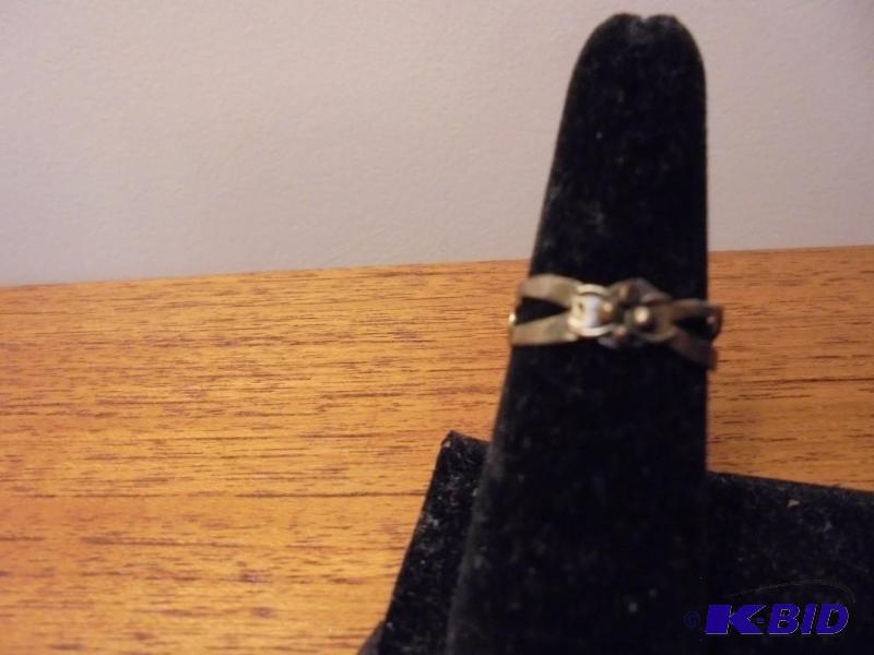 lot 19 image: Vintage Sterling Silver ring....
