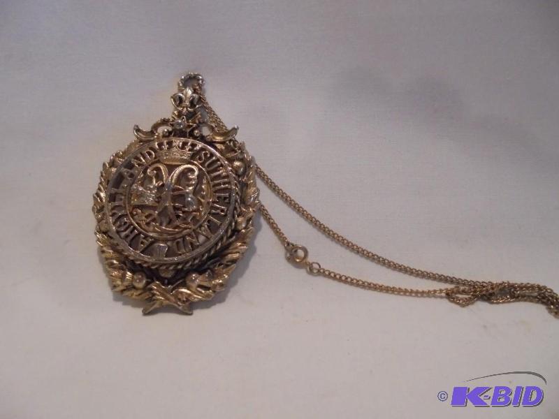 lot 44 image: Large&nbspvintage pendant necklace....
