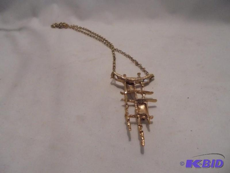 lot 45 image: Vintage gold tone brooch pendant and necklace...