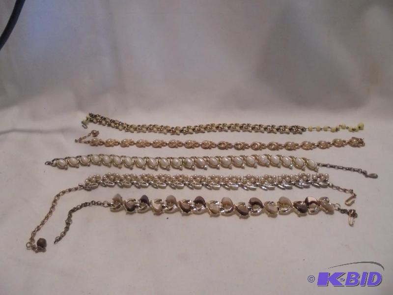 lot 50 image: Lot of (5) vintage costume jewelry choker nec...