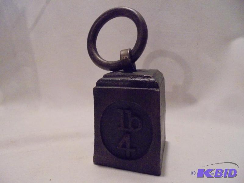 lot 70 image: Vintage GPO 4lb broad arrow ring scale weight...