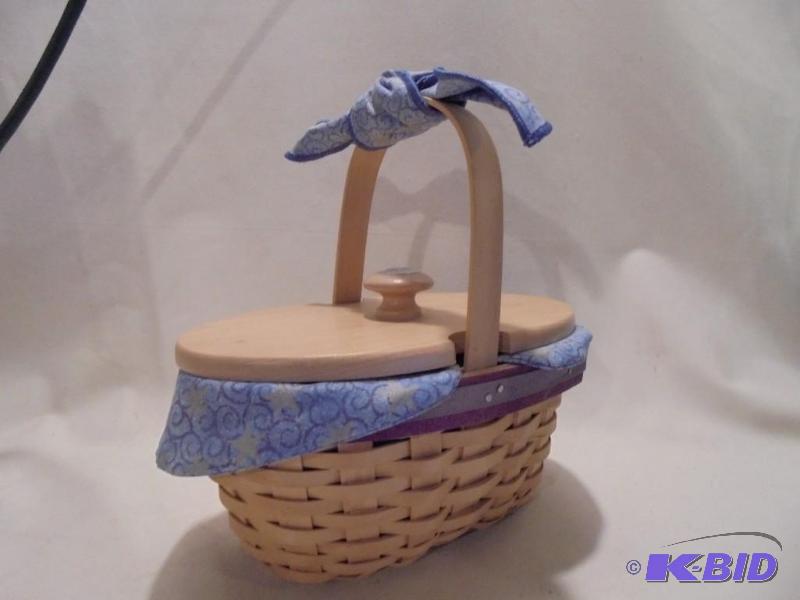 lot 82 image: Vintage Longaberger&nbsp2000 Century basket ...