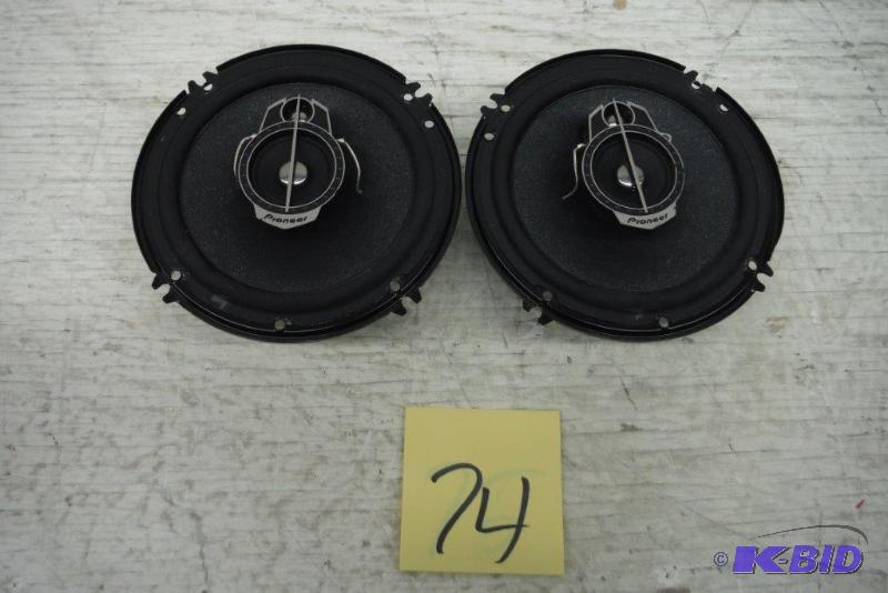 lot 74 image: Pioneer TSG1645R 6.5 2 Way 250w Car Speakers