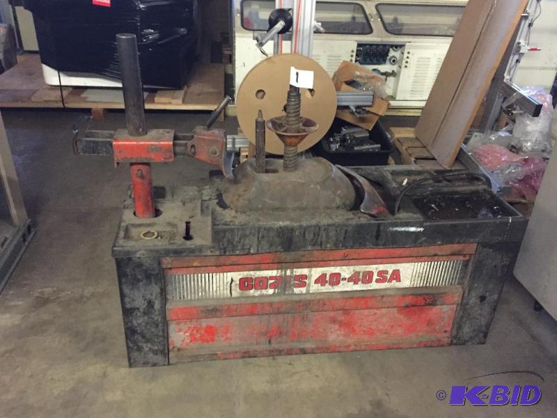 lot 1 image: Coats 40-40 SA tire machine changer....