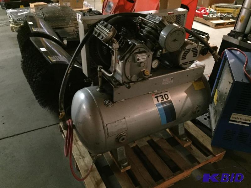 lot 139 image: Ingersoll Rand air compressor....