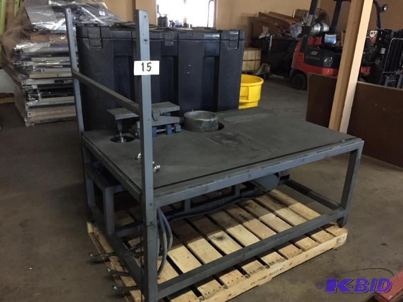 lot 15 image: Metal work bench  station of some sort. No i...