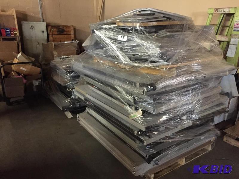 lot 17 image: 3 pallets of misc. office dividers  cubicle ...