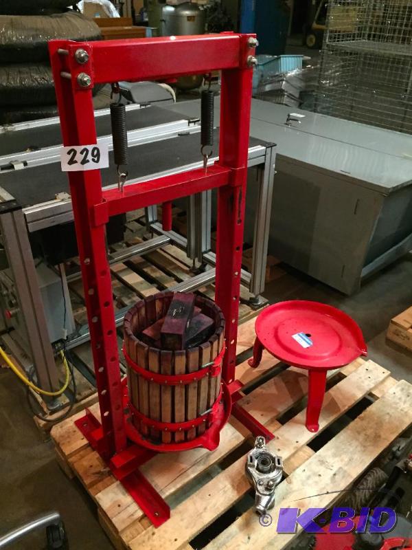 lot 229 image: Garage sized H press....