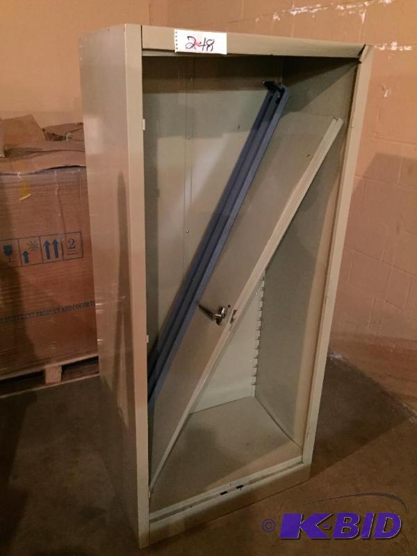 lot 248 image: Metal 2 door cabinet. Needs some fixin....