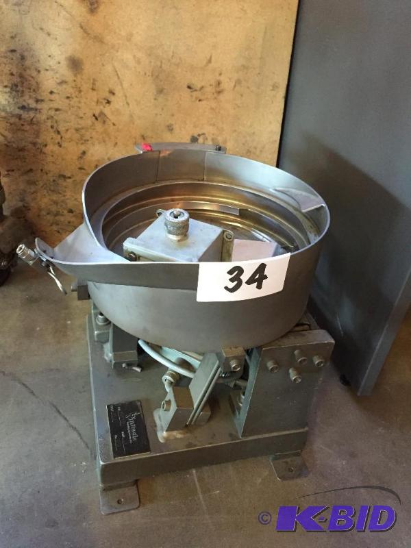lot 34 image: Pinnacle screw feeding bowl....