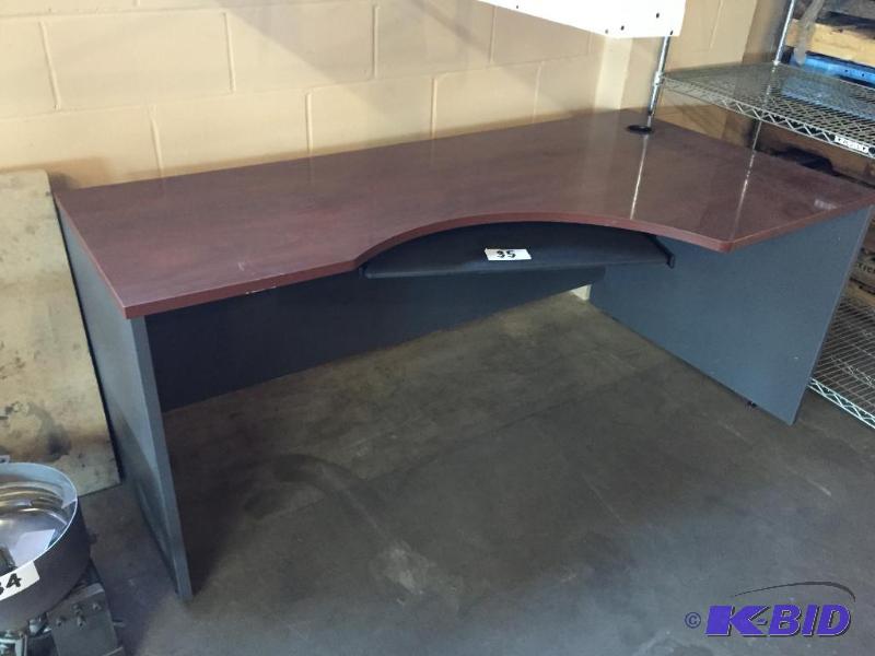 lot 35 image: Nice corner desk unit with keyboard tray....