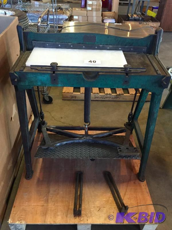 lot 40 image: Antique Peckstow & Wilcox foot operated m...