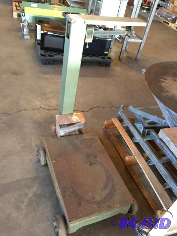 lot 43 image: 1,000 lb. Detecto platform scale....