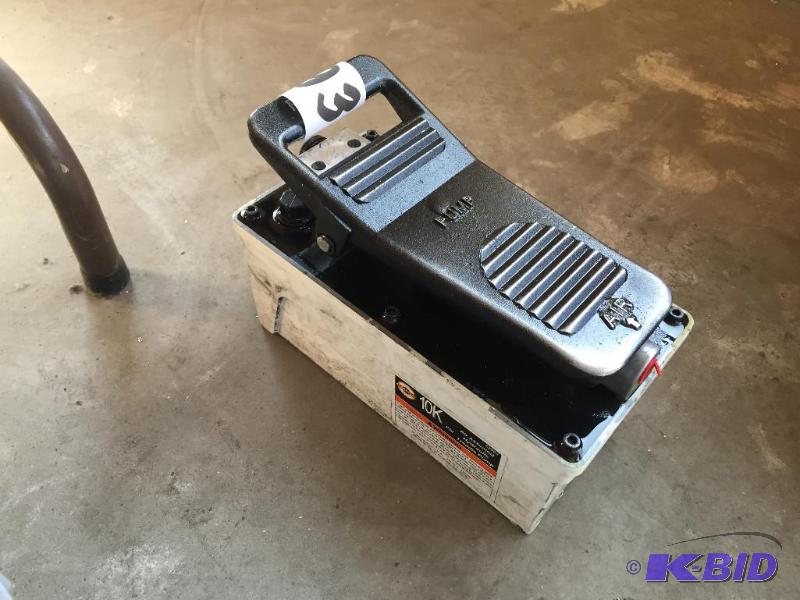 lot 93 image: Air over hydraulic foot pedal....