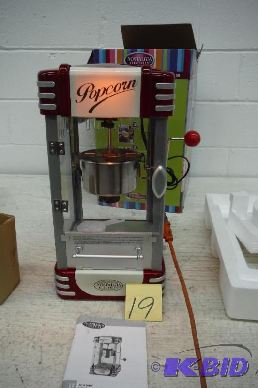 lot 19 image: Nostalgia Electrics RKP630 Retro Series Kettle Popcorn Maker