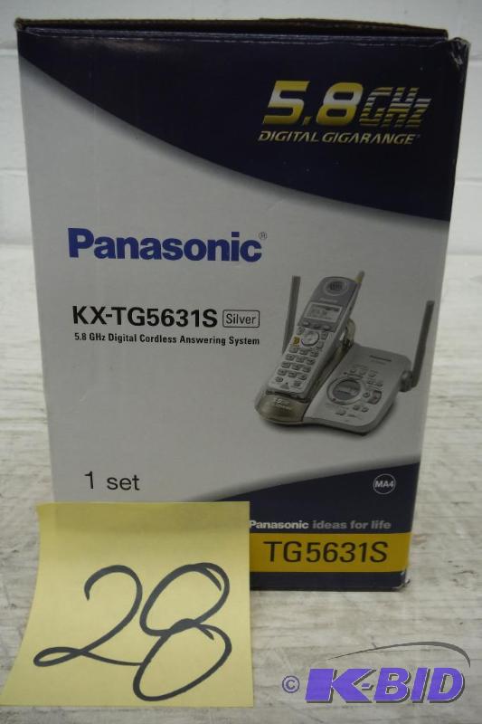 lot 28 image: Panasonic KXTG5431S 5.8 GHz FHSS GigaRange Digital Cordless Phone with Answering System