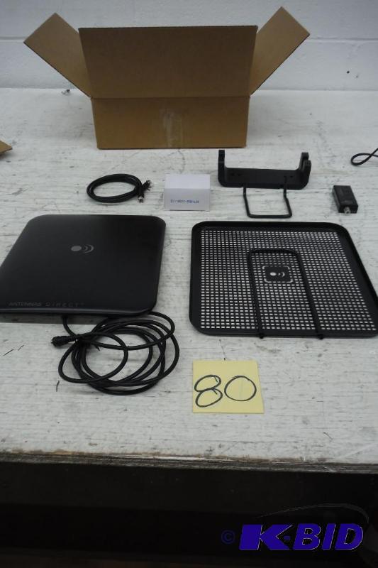 lot 80 image: Antennas Direct Micron-XG ClearStream UHF Indoor DTV Antenna with Amplifier and Reflector Screen