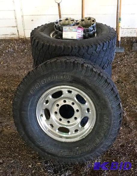 Set of - 4 Cooper Discoverer ST Truck Tires ...