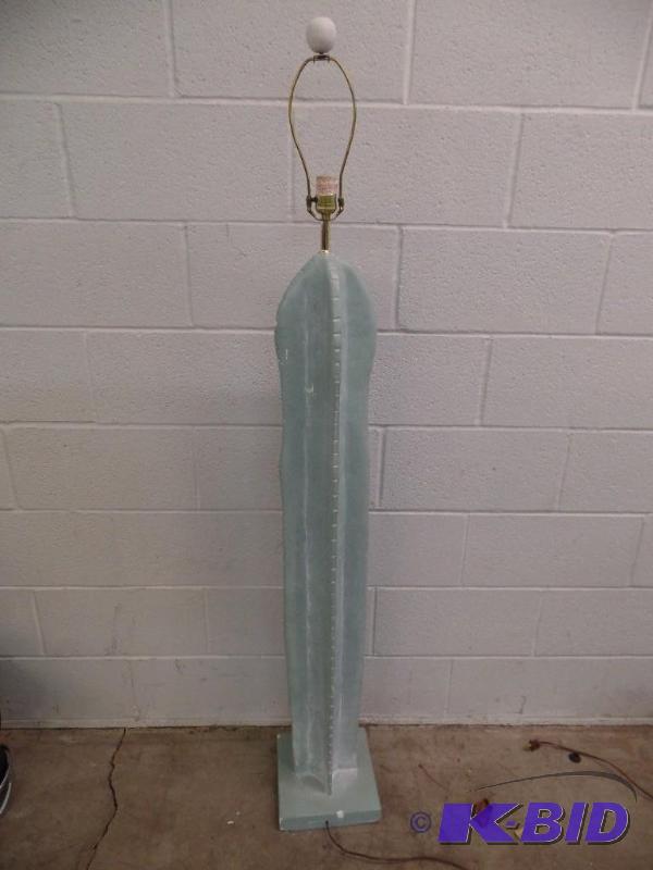 lot 20 image: Cactus Lamp