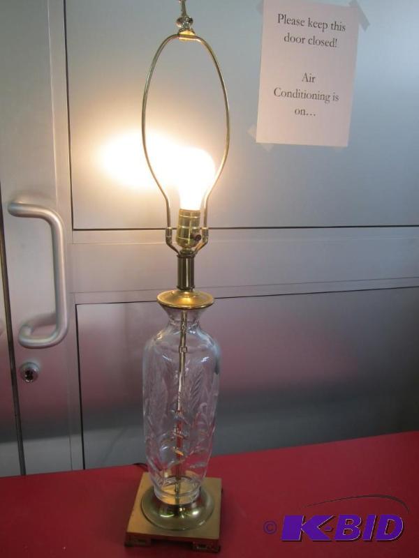 lot 26 image: Table Lamp