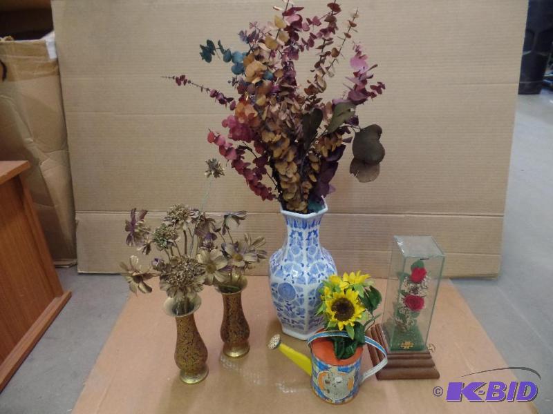 lot 33 image: Decorative Flowers and Vases