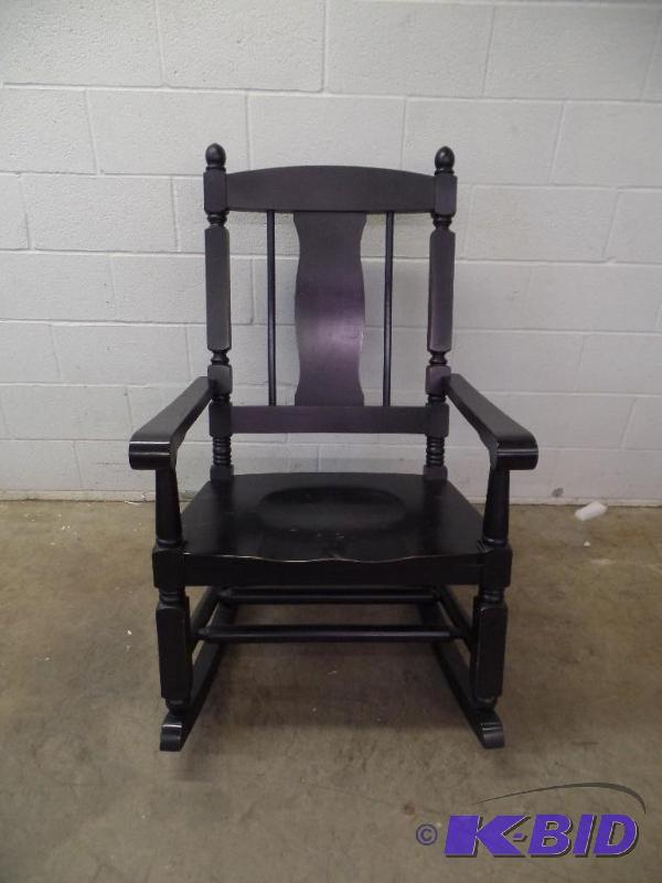 lot 4 image: Rocking Chair