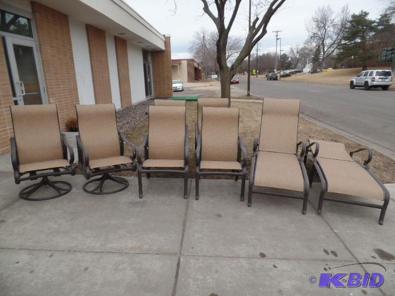 lot 6 image: Patio Furniture Set