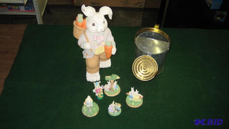 Easter Decorative Items, Bunny figures, small...