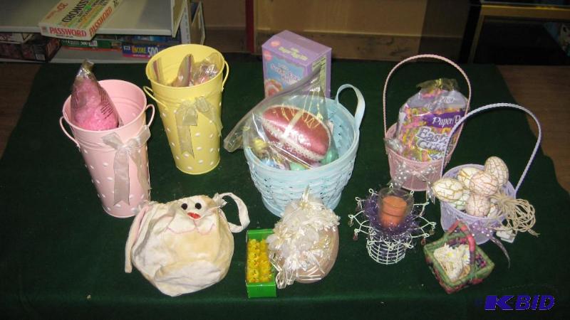 Easter Decoration, baskets,and eggs...
