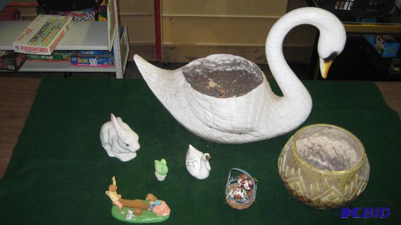 Swan Planter, flower pot, two small hearts, m...