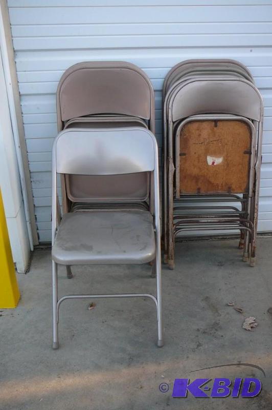 lot 6 image: 8 Metal Folding Chairs...