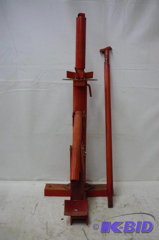 lot 7 image: Portable Tire Changer Larin...