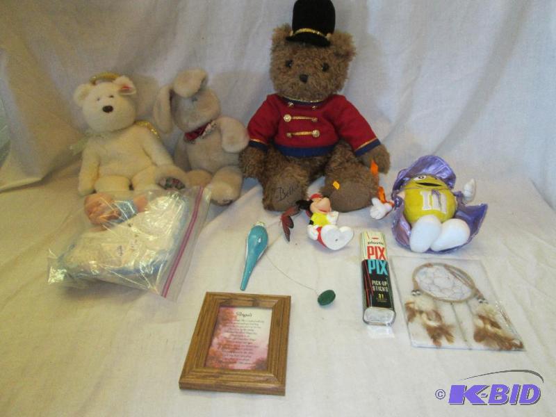 mixed lot of toys and stuffed animals, Halo 2...