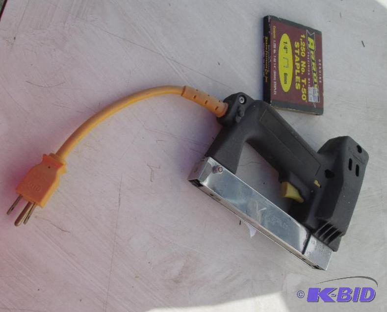Electric staple gun with staples T50...