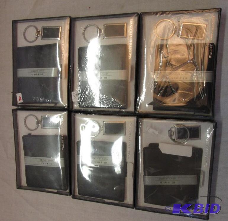 Lot of wallets with keychains, great for resa...