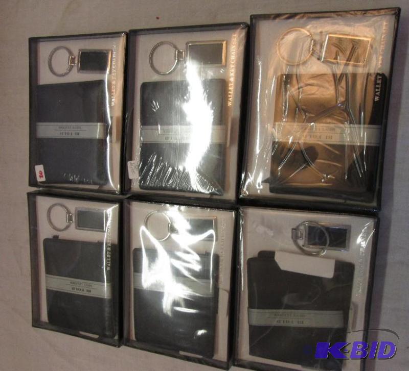Lot of wallets with keychains, great for resa...
