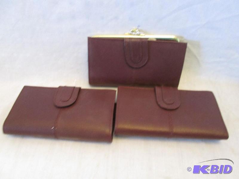 Lot of clasp purses...