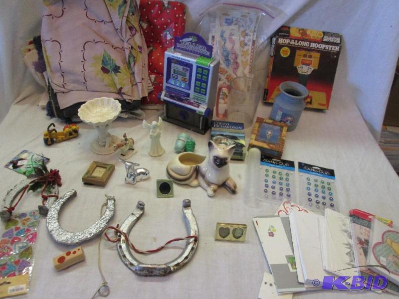 Large lot of assorted dcor - see all the pict...