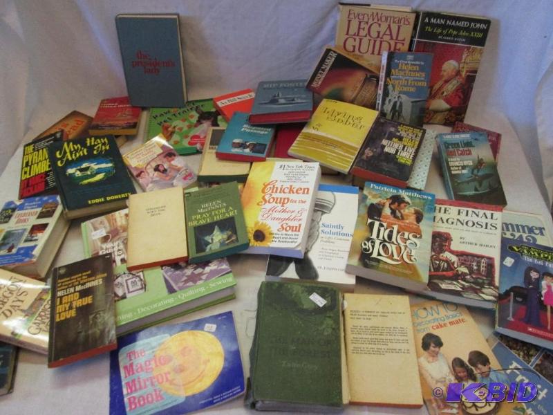 Lot of assorted books, see all the photos...