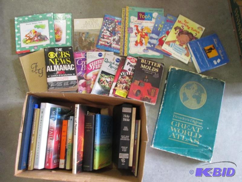 Lot of assorted books, see all the photos...