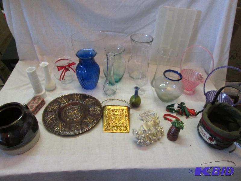 Lot of assorted glass and dcor...