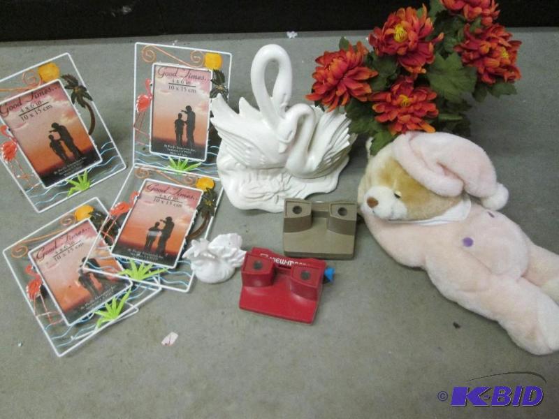 Swan vase, sleeping bear, viewmasters, and pi...