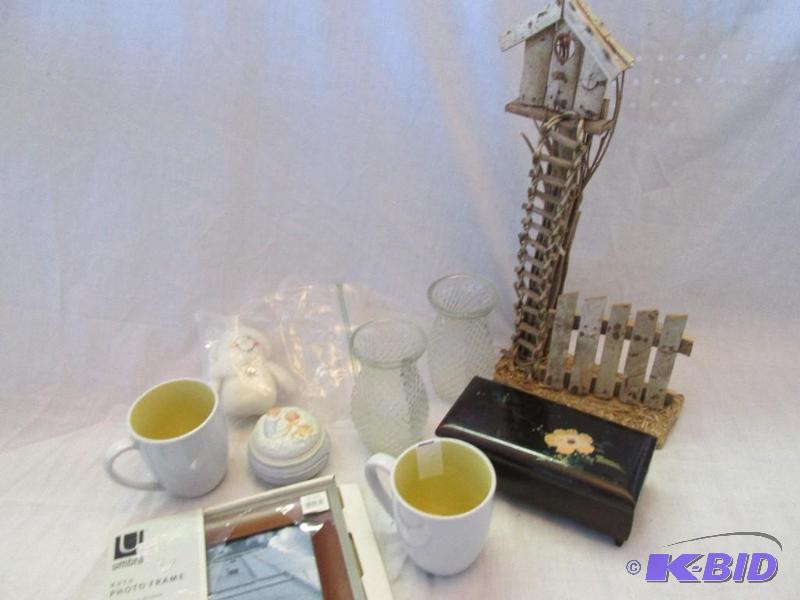 mixed lot of wooden birdhouse stand , vase, p...